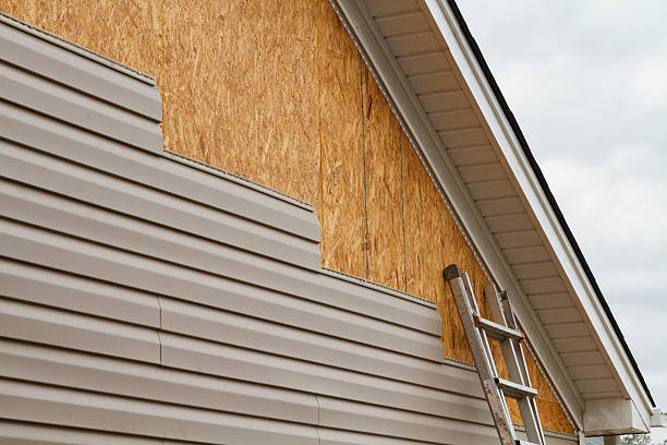 Professional Siding technician working in Little Mountain, SC